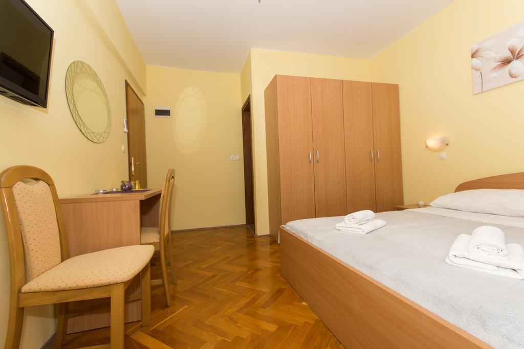 Guest House Mamut Kaštela Exterior foto